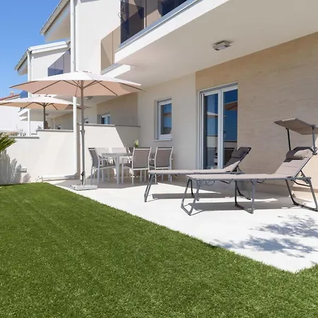 Villa Beachfront Reiterer V3 With Jacuzzi 30 Meters From The - Crowonder Luxury Rent