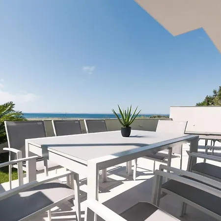 Vila Beachfront Reiterer V3 With Jacuzzi 30 Meters From The - Crowonder Luxury Rent *
