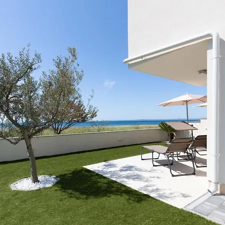 Beachfront Reiterer V3 With Jacuzzi 30 Meters From The - Crowonder Luxury Rent Villa Privlaka (Zadar)