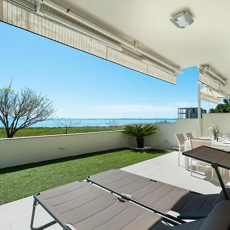 Beachfront Reiterer V3 With Jacuzzi 30 Meters From The - Crowonder Luxury Rent *