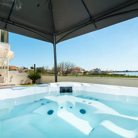 Beachfront Reiterer V3 With Jacuzzi 30 Meters From The - Crowonder Luxury Rent *