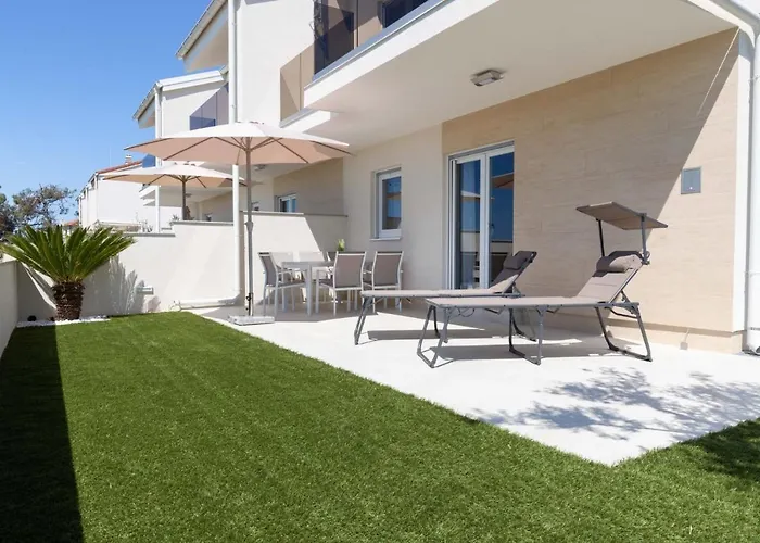 Willa Beachfront Reiterer V3 With Jacuzzi 30 Meters From The - Crowonder Luxury Rent