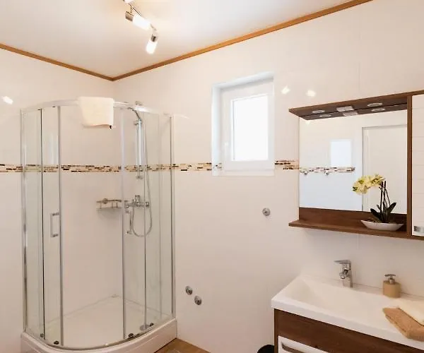 Willa Beachfront Reiterer V3 With Jacuzzi 30 Meters From The - Crowonder Luxury Rent Privlaka (Zadar)