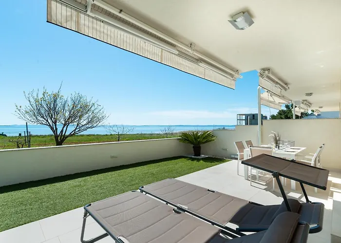 Beachfront Reiterer V3 With Jacuzzi 30 Meters From The - Crowonder Luxury Rent *
