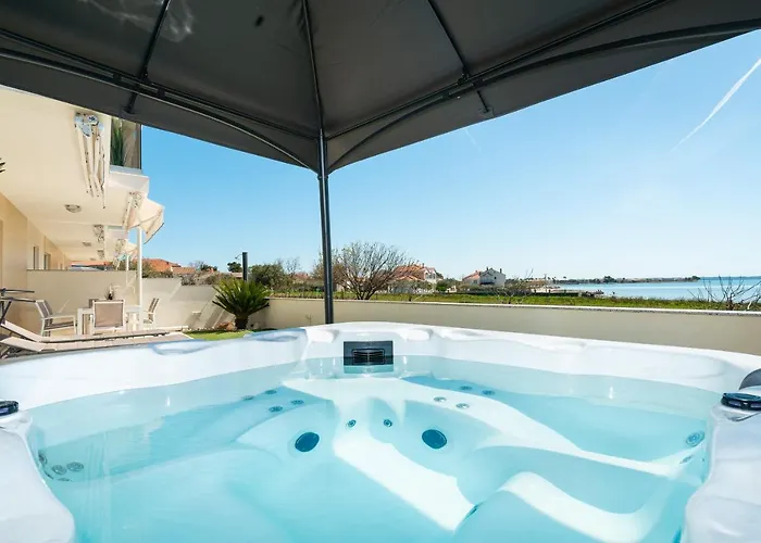 Beachfront Reiterer V3 With Jacuzzi 30 Meters From The - Crowonder Luxury Rent *