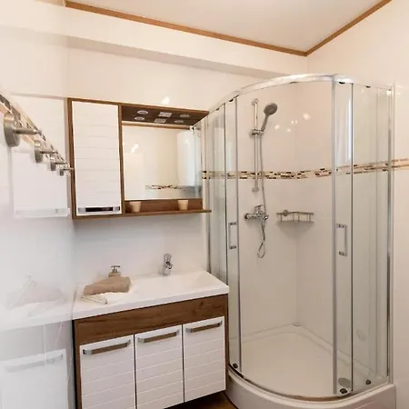 Crowonder Beachfront Reiterer V3 With Jacuzzi *