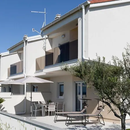 Beachfront Reiterer V3 With Jacuzzi 30 Meters From The - Crowonder Luxury Rent