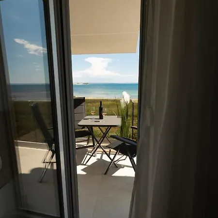 Beachfront Reiterer V3 With Jacuzzi 30 Meters From The - Crowonder Luxury Rent *