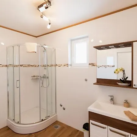 Villa Crowonder Beachfront Reiterer V3 With Jacuzzi Privlaka (Zadar)