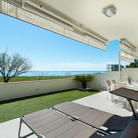Beachfront Reiterer V3 With Jacuzzi 30 Meters From The - Crowonder Luxury Rent *