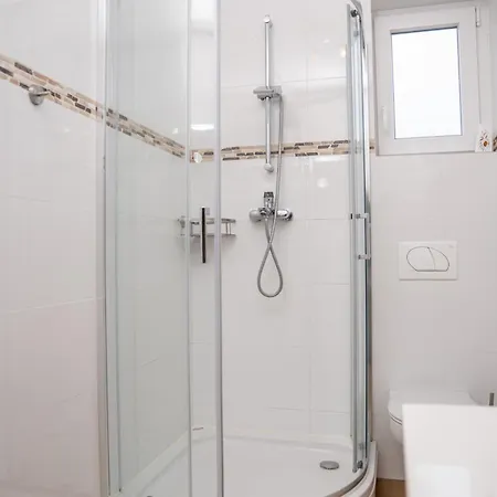 Beachfront Reiterer V3 With Jacuzzi 30 Meters From The - Crowonder Luxury Rent Villa Privlaka (Zadar)