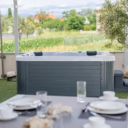 Beachfront Reiterer V3 With Jacuzzi 30 Meters From The - Crowonder Luxury Rent *