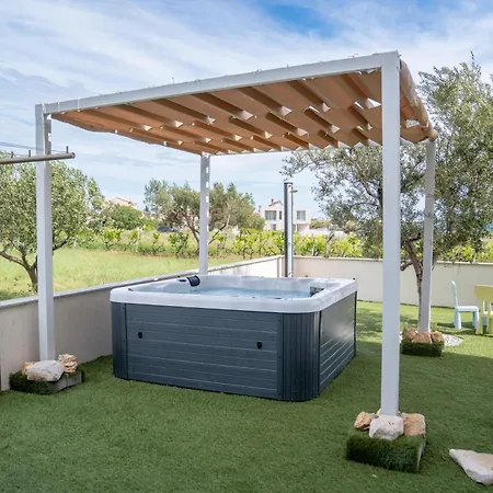 Beachfront Reiterer V3 With Jacuzzi 30 Meters From The - Crowonder Luxury Rent
